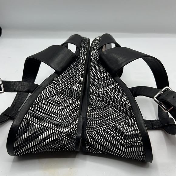 Cole Haan sandals size 7.5B - Picture 7 of 8